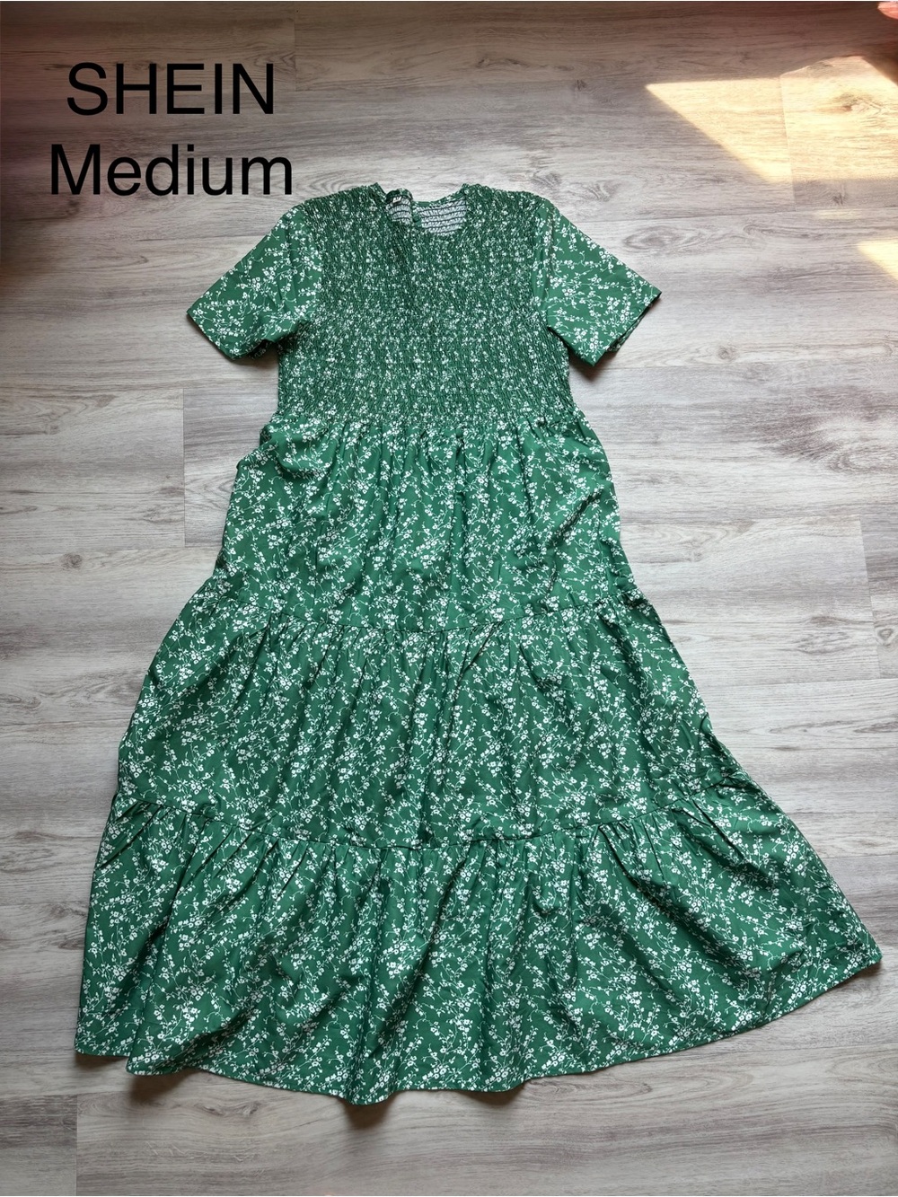 SHEIN Green Floral Smocked Tiered Midi Dress with Short Sleeves